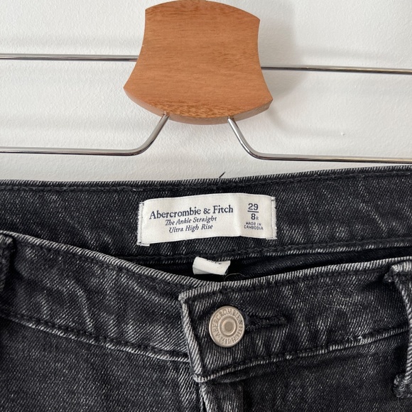 Abercrombie & Fitch - The Ankle Straight Ultra High Rise Curve Love - Size 29 - Picture 2 of 3